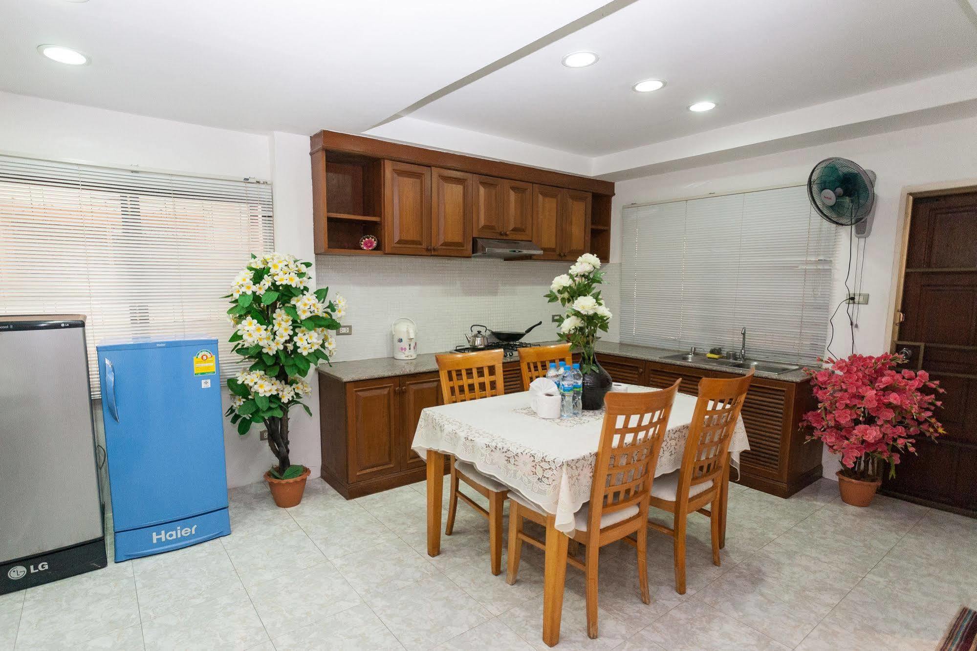 Patong Eriksson Guesthouse מראה חיצוני תמונה
